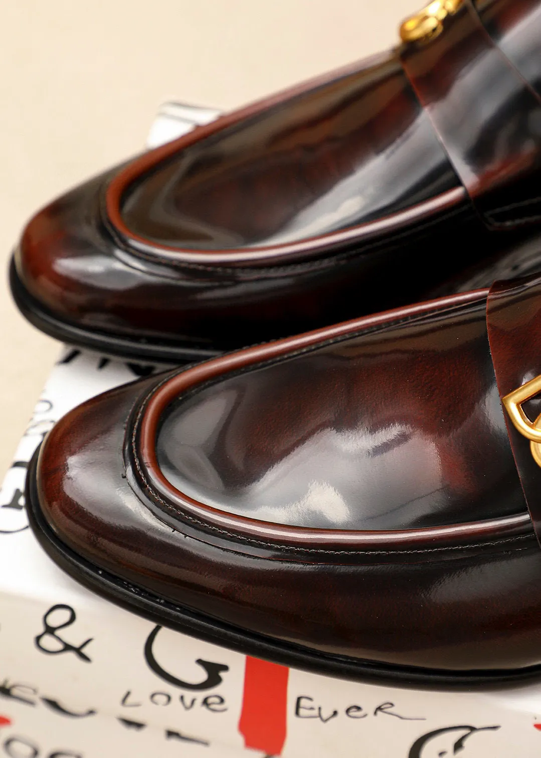 Men's clothing and shoes 💰460 💐DG top quality🔍🔍Men's new leather shoes🚹Sold simultaneously at counters⚠The uppers are imported open-edge beaded cowhide leather uppers from Italy, fully imported cowhide leather lining + classic hardware buckles, completely 1⃣️to 1⃣️reproduction🇮🇹💪💪, ⚠ Sole: The original sole is specially provided by the original factory. The exclusive movable molded sole is super comfortable. ⚠The original factory follows the order, 🔍🔍high quality, you can enter and exit the counter at will, welcome to compare⚠Size: 38-44 (45.46🉑️Customized)